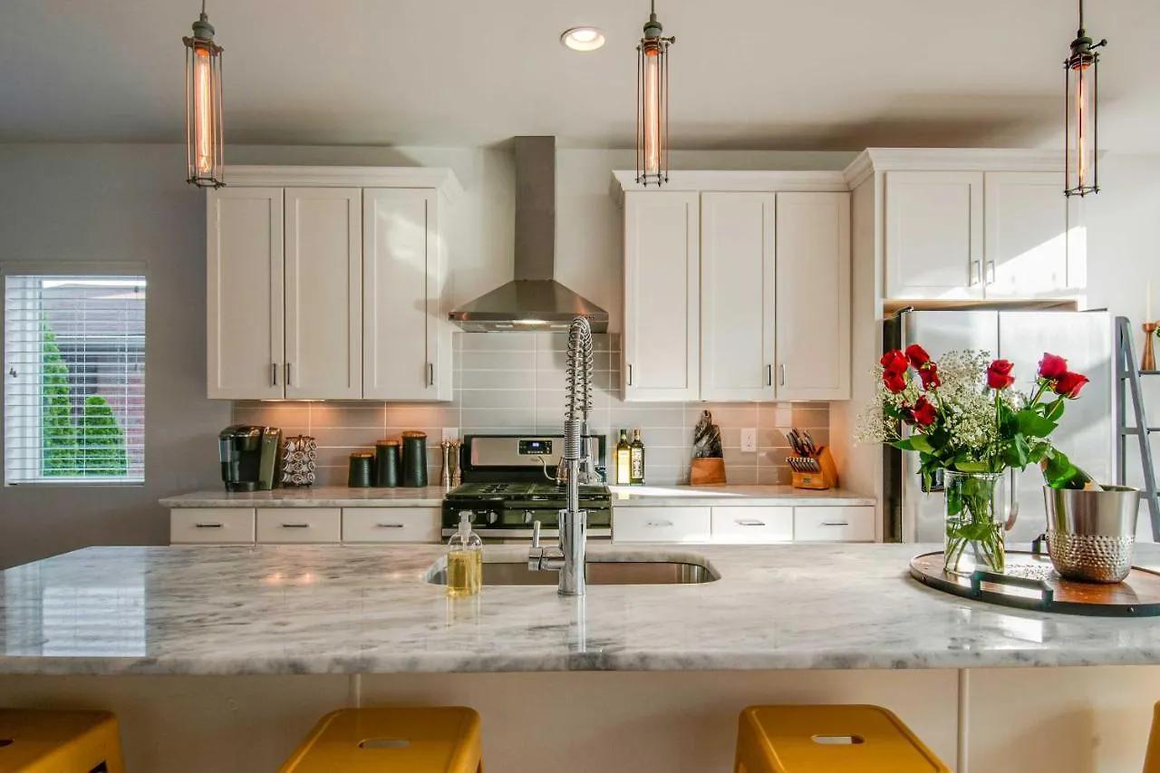 Nashville Home With Rooftop Deck Less Than 2 Mi To Dtwn Semesterbostad